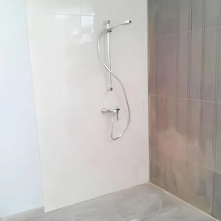 Appartement Bright In With Shared Pool