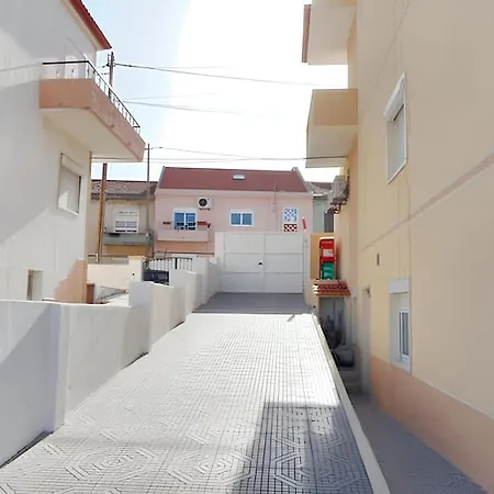 Appartement Bright In With Shared Pool Almada