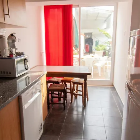 Apartamento Bright In With Shared Pool