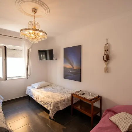 Bright In With Shared Pool Apartamento Almada