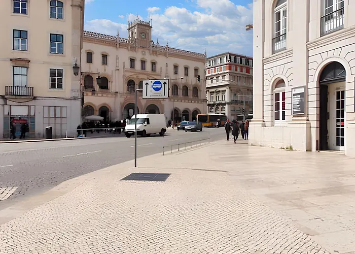 Bright In With Shared Pool