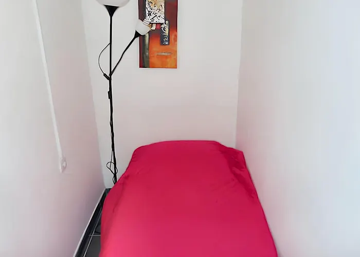 Bright In With Shared Pool Apartamento Almada