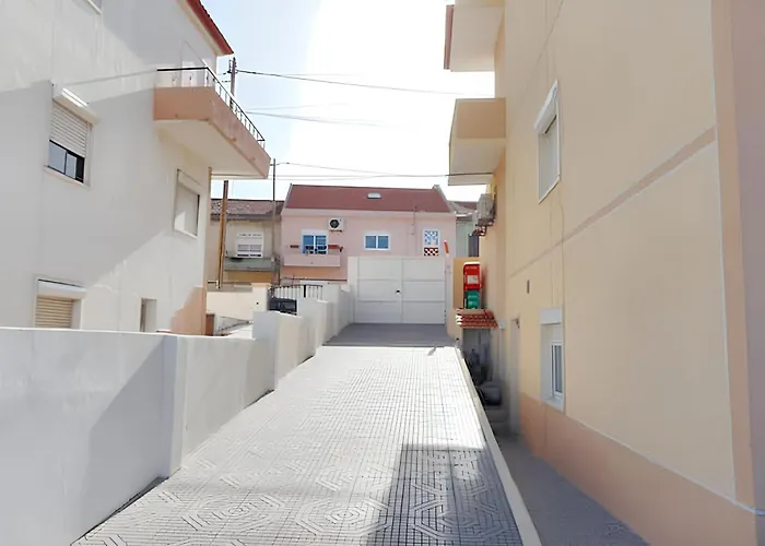 Apartamento Bright In With Shared Pool Almada